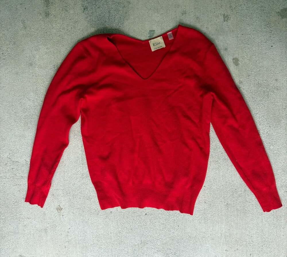 Elie Tahari Red V-Neck Long Sleeve Pullover Sweater